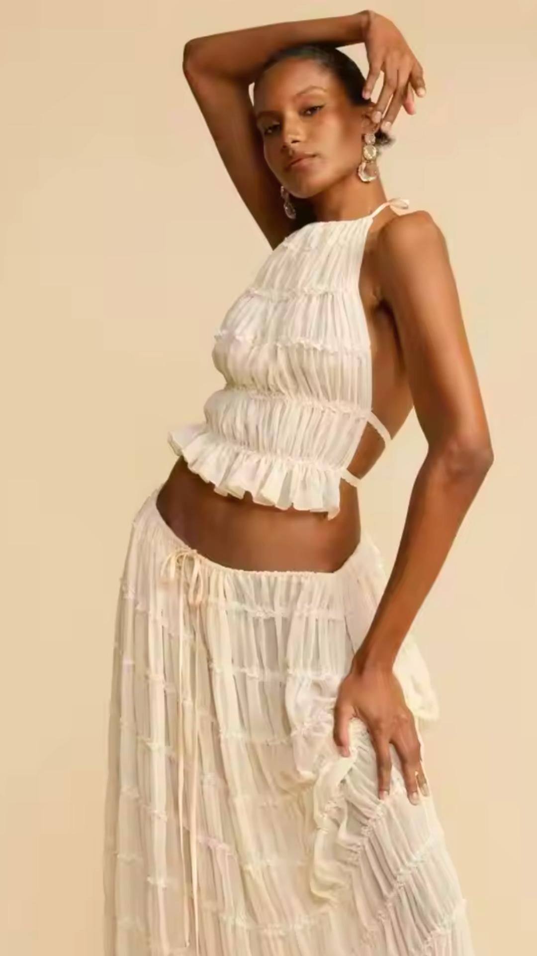 Elegantes 2-teiliges Boho-Set – Halter Top mit Spitzen und Faltenrock